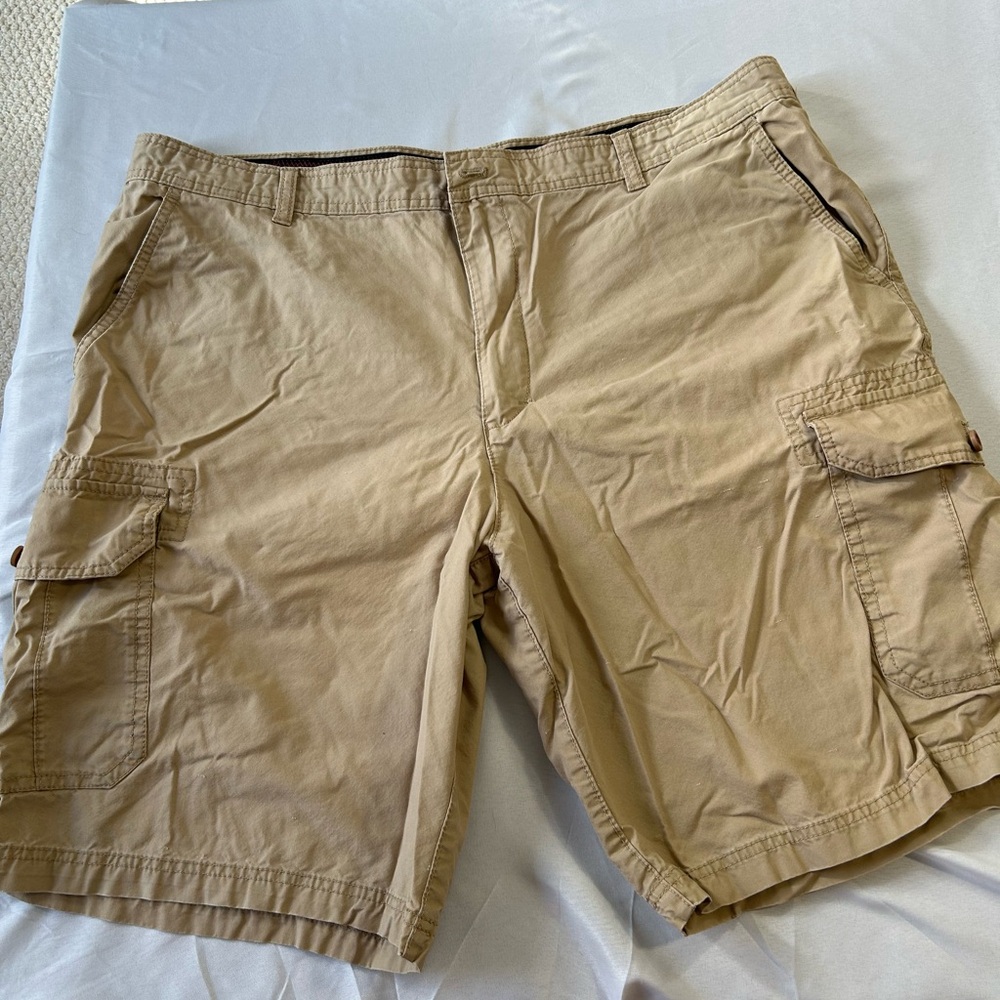Izod Men's Khaki Cargo Shorts